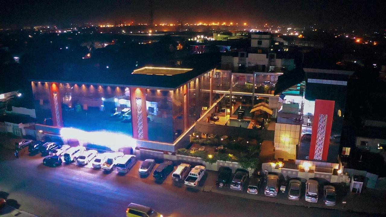 Hotel 루붐바시 외부 사진