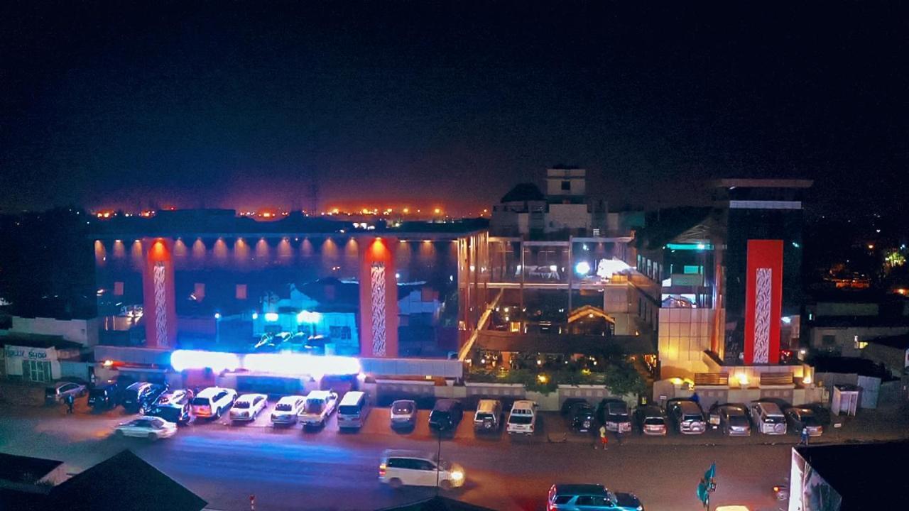 Hotel 루붐바시 외부 사진